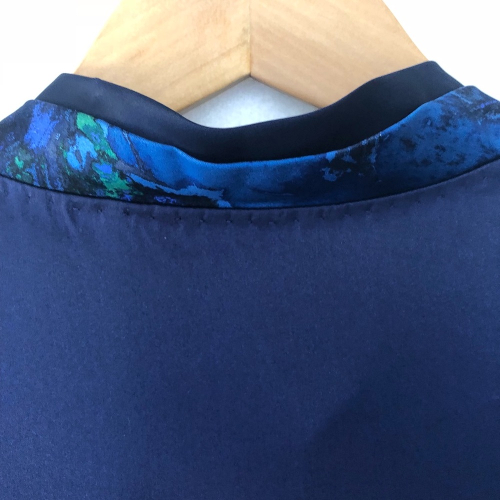 Elie Tahari Blue Print Tie Neck Silk Blouse S - Picture 4 of 6